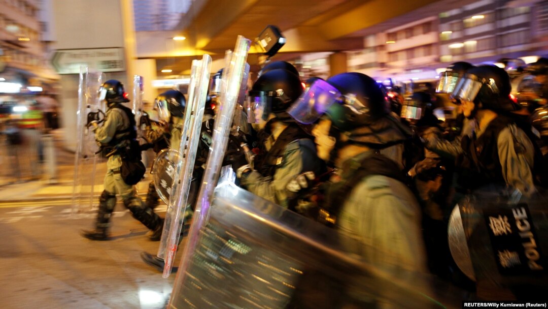 Policija Hong Konga na ulicama tog grada (Foto: REUTERS/Willy Kurniawan)