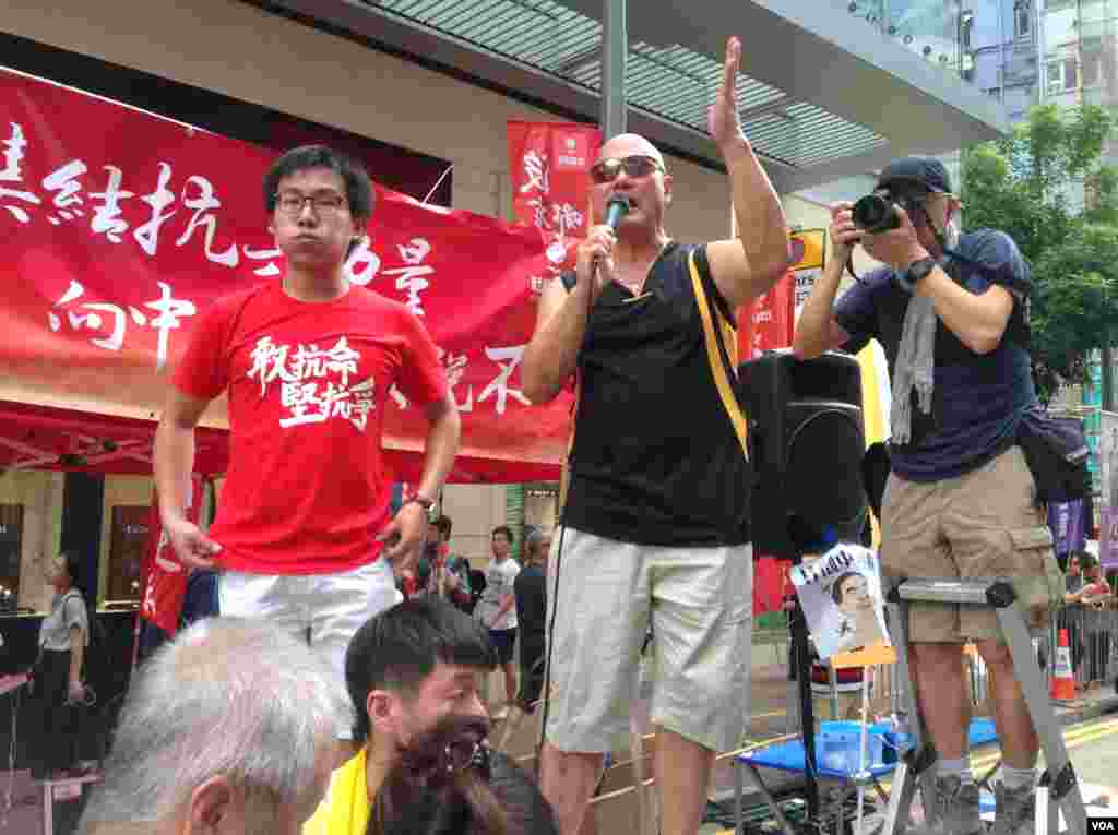 數萬港人參加七一大游行誓言守護香港(美國之音海彥拍攝)