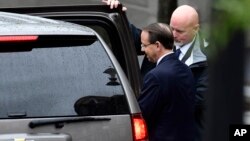 El vicefiscal general de EE.UU., Rod Rosenstein, sale de la Casa Blanca en Washington, el lunes 24 de septiembre de 2018. (AP/Susan Walsh)