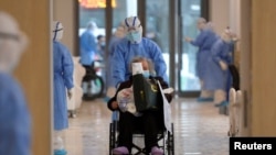 La Commission de la santé du Hubei (centre) a annoncé jeudi 242 nouveaux décès dans la province.