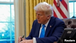 Kamu çalışanlarının Trump yönetiminin avantajlı istifa teklifini kabul etmeleri için 6 Şubat'a kadar süreleri bulunuyordu. Programa katılmak için çalışanların “istifa” kelimesini içeren bir e-posta yanıtı vermeleri gerekiyordu. 