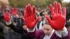 Demonstran Tuntut Penangkapan Pejabat Terkait Targedi Runtuhnya Atap Stasiun KA di Serbia
