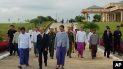 မြန်မာသမ္မတ ဦးသိန်းစိန် တောင်ကိုရီးယား နိုင်ငံကို မထွက်ခွာမီ တွေ့ရစဉ်။ ဓာတ်ပုံ - သမ္မတရုံး။ (အောက်တိုဘာလ ၇ ရက်၊ ၂၀၁၂ ခုနှစ်)