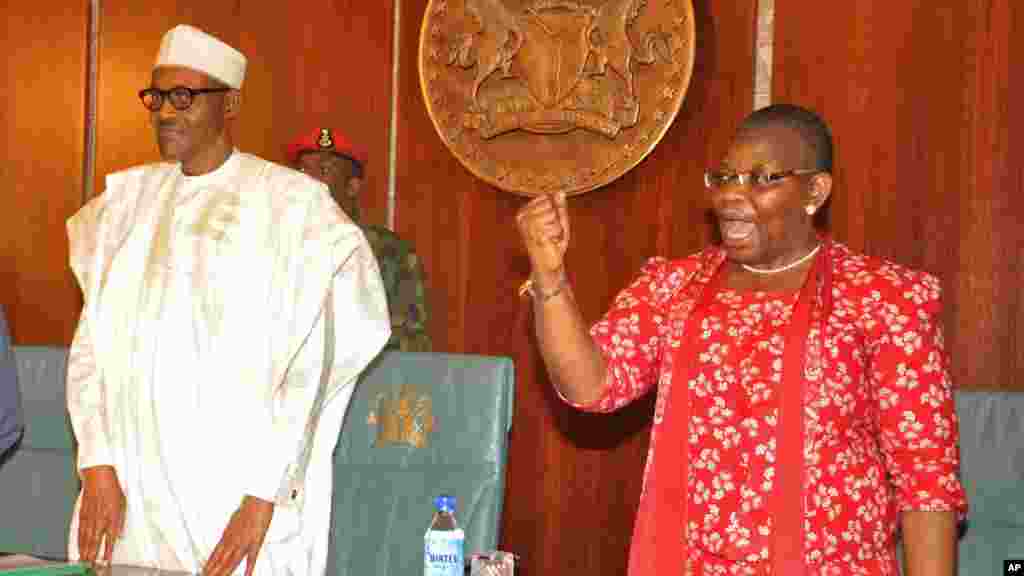 Shugaba Buhari da Oby Ezekwesili shugabar "Bring Back Our Girls".